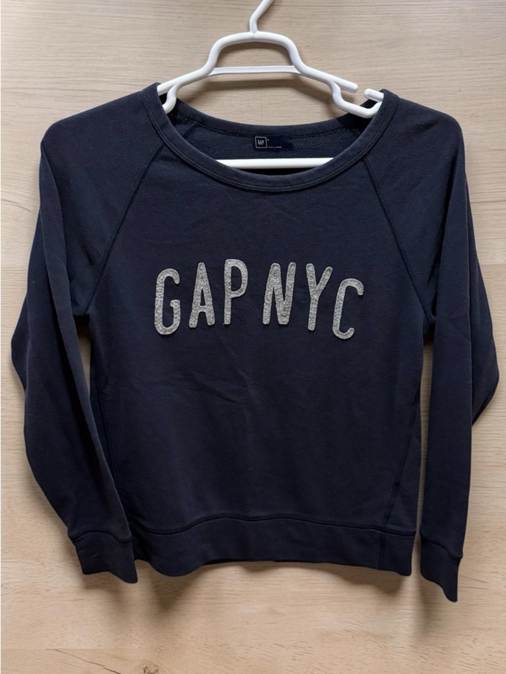 GAP NYC Navy Blue Glitter Graphic Raglan Sweatshirt Womens Large Pullover
